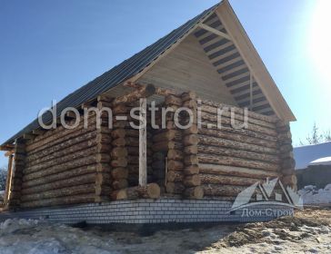 Дом и баня из окоренного бревна